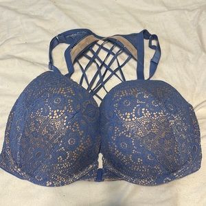 VIctorias Secret 34DDD Very Sexy Push-Up bra. Front close